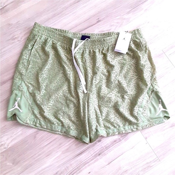 Jordan Pants - Nike  Air Jordan Women Shorts (XXL  )